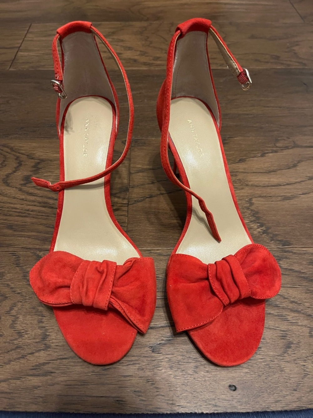 Ann Taylor Kinsley Red Suede Bow Heeled Sandals size 8
